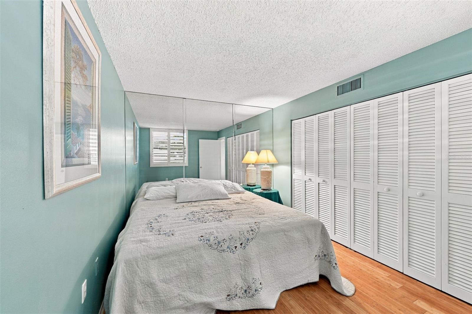 2nd bedroom