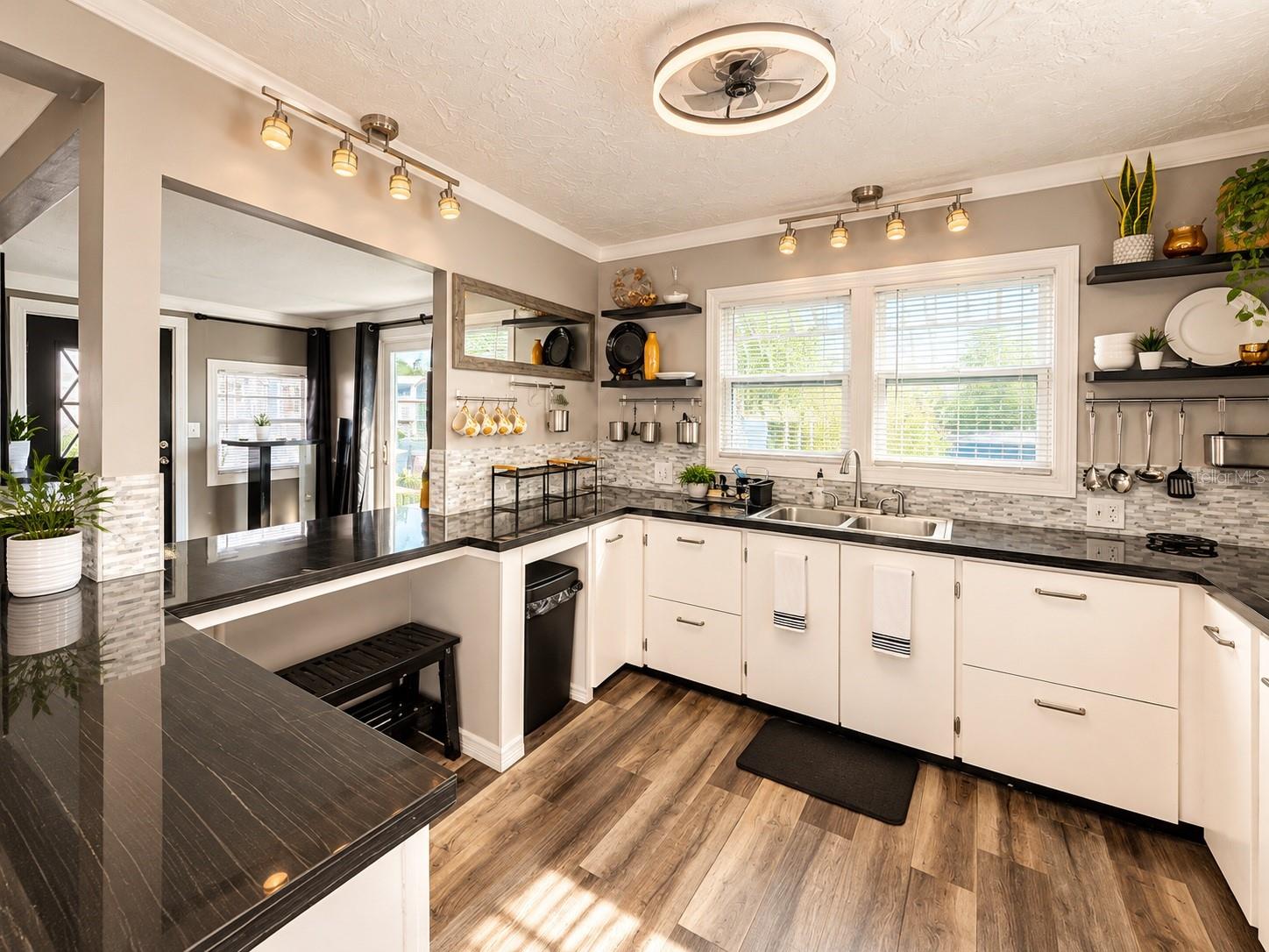 6912 MARLIN LANE, Bradenton, FL 34207