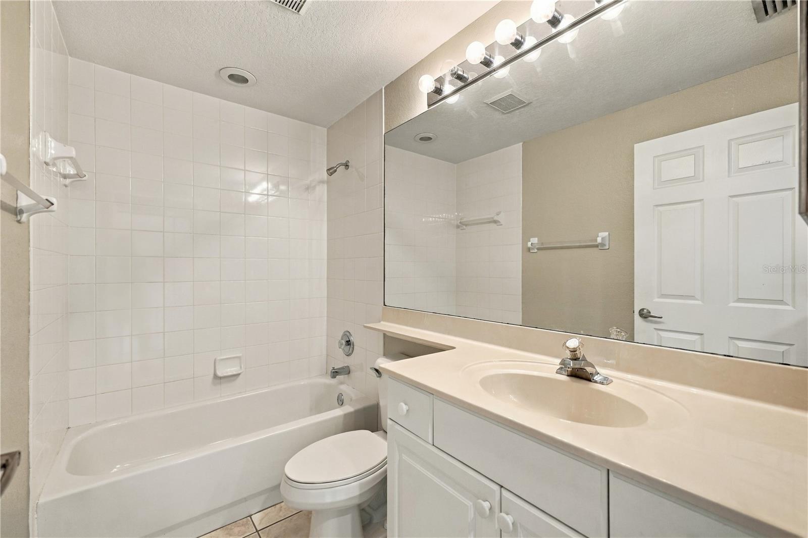 7617 SWEETBAY CIRCLE, Bradenton, FL 34203