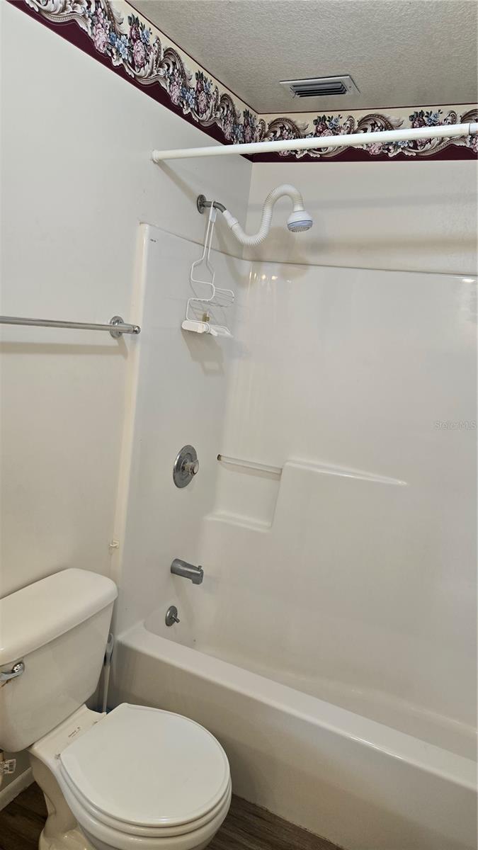 Apt 2 bathroom