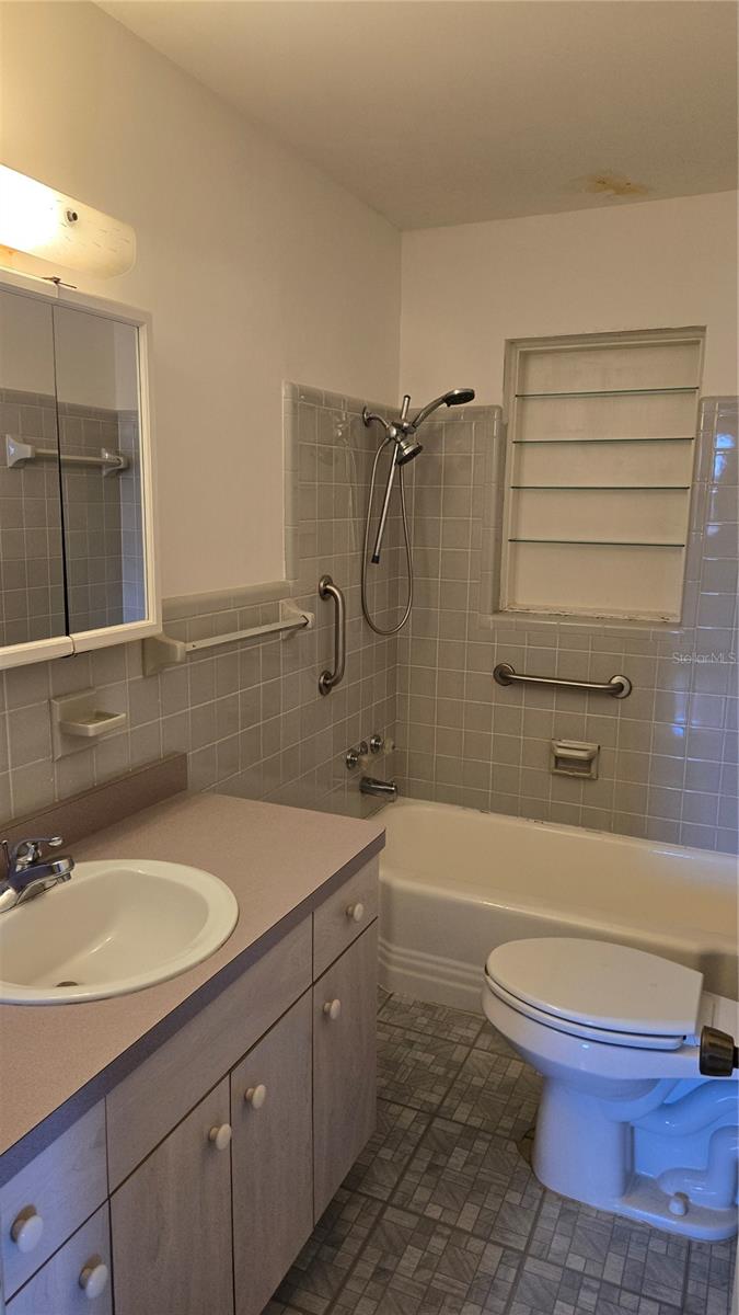 Apt 1 bathroom