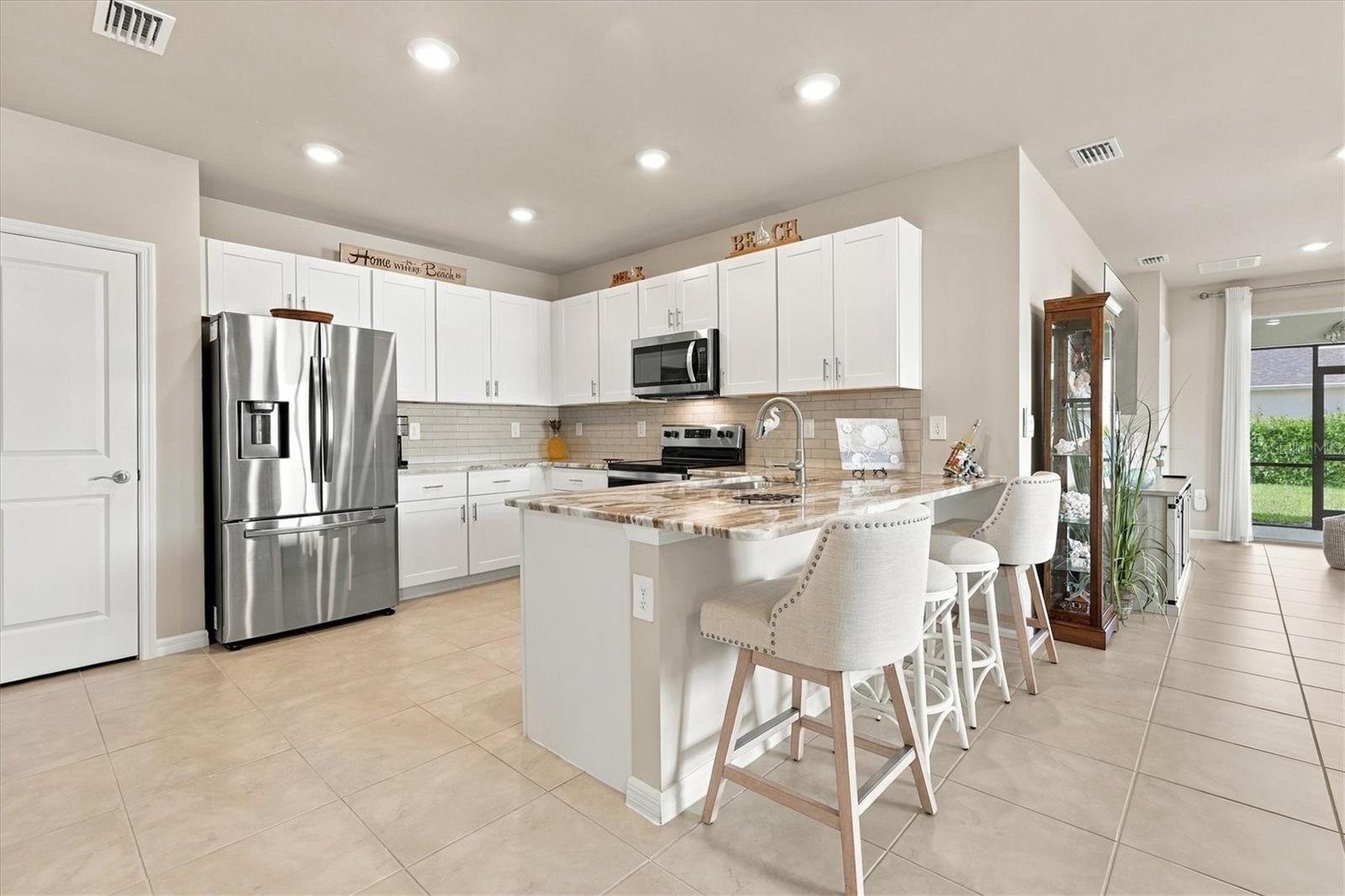 Kitchen and Breakfast Bar