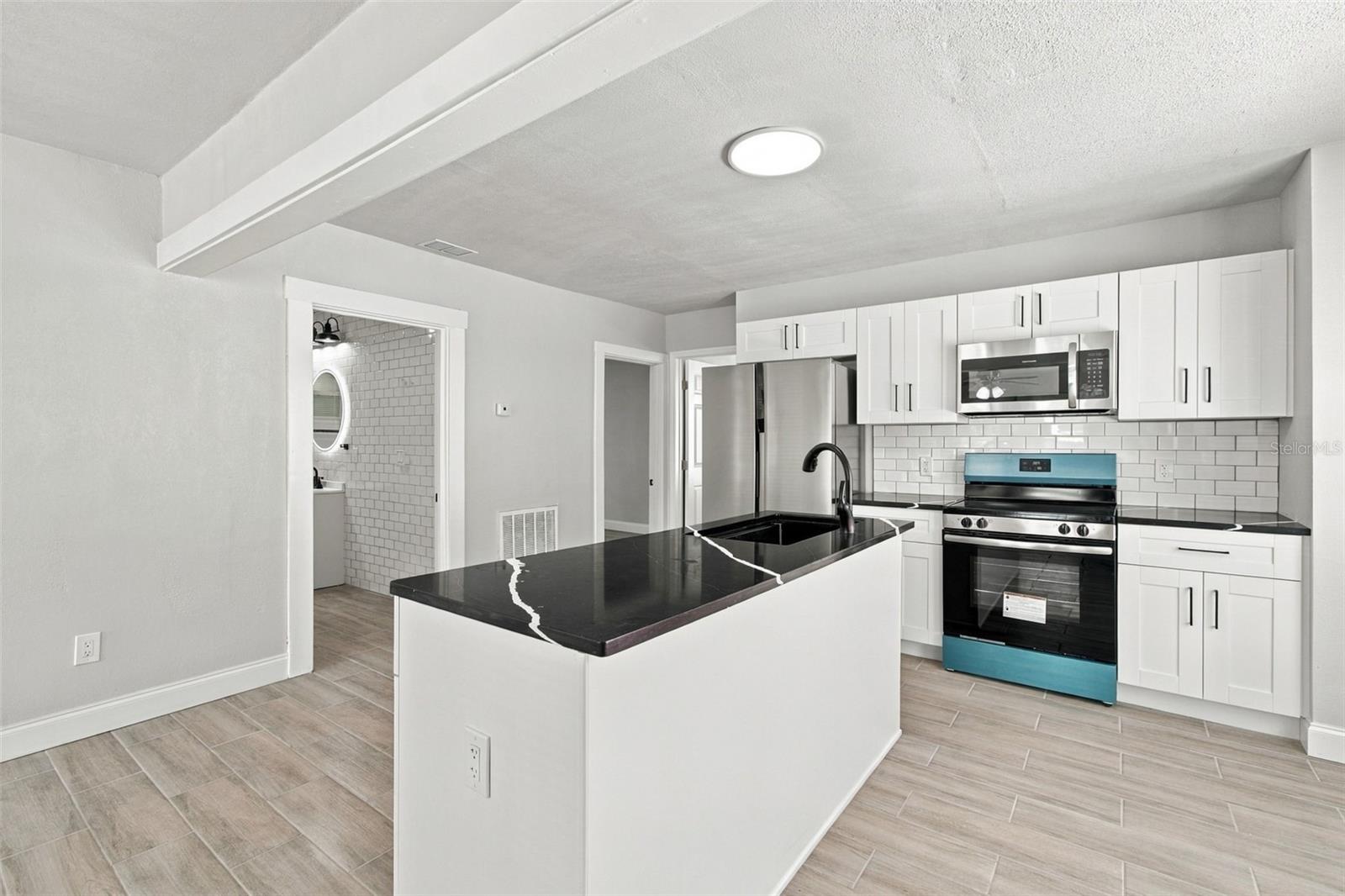 2230 9TH AVENUE W, Bradenton, FL 34205