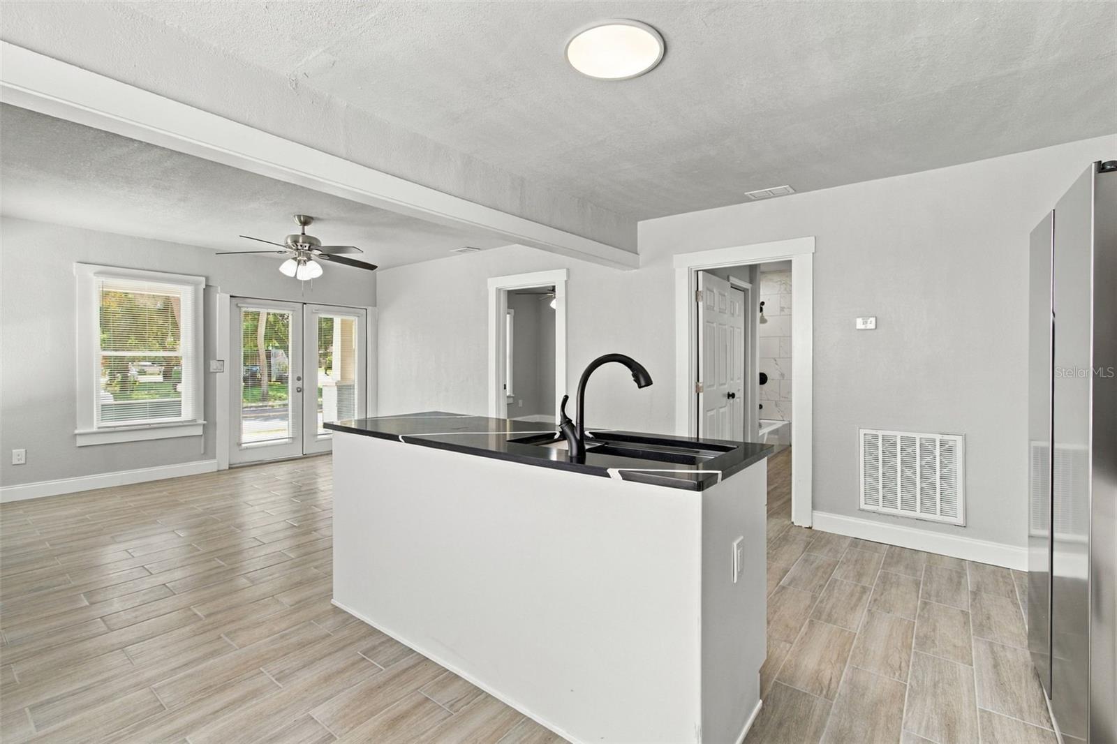 2230 9TH AVENUE W, Bradenton, FL 34205