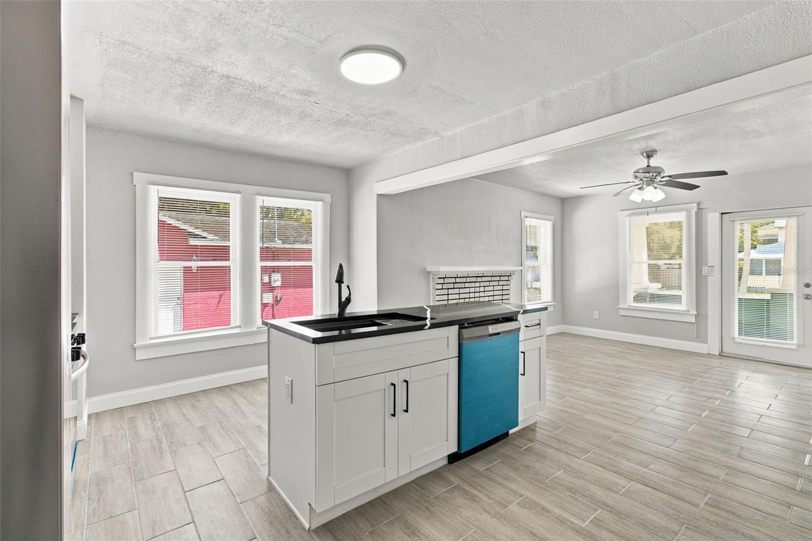 2230 9TH AVENUE W, Bradenton, FL 34205