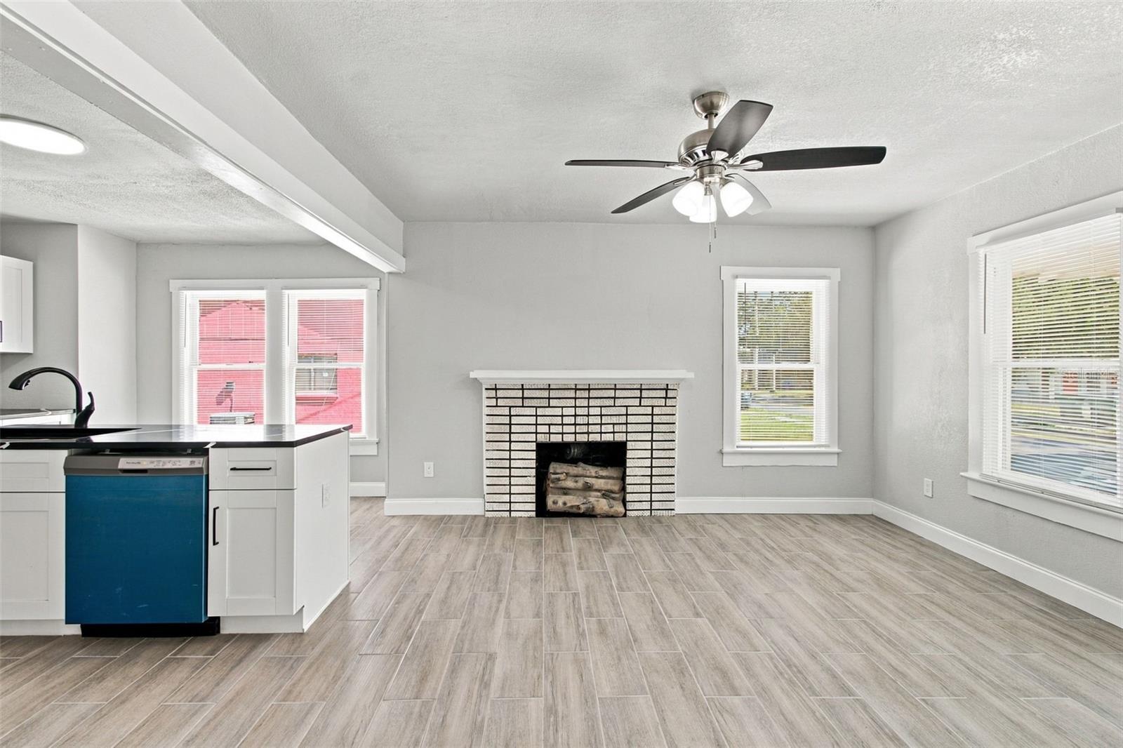 2230 9TH AVENUE W, Bradenton, FL 34205