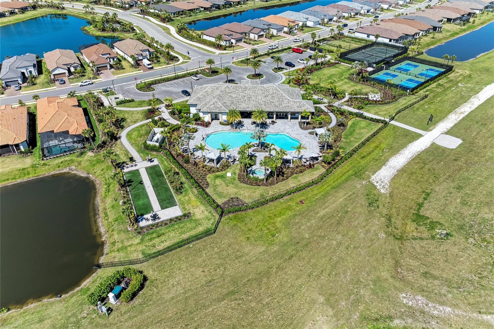 6261 MESA GLEN, Bradenton, FL 34203