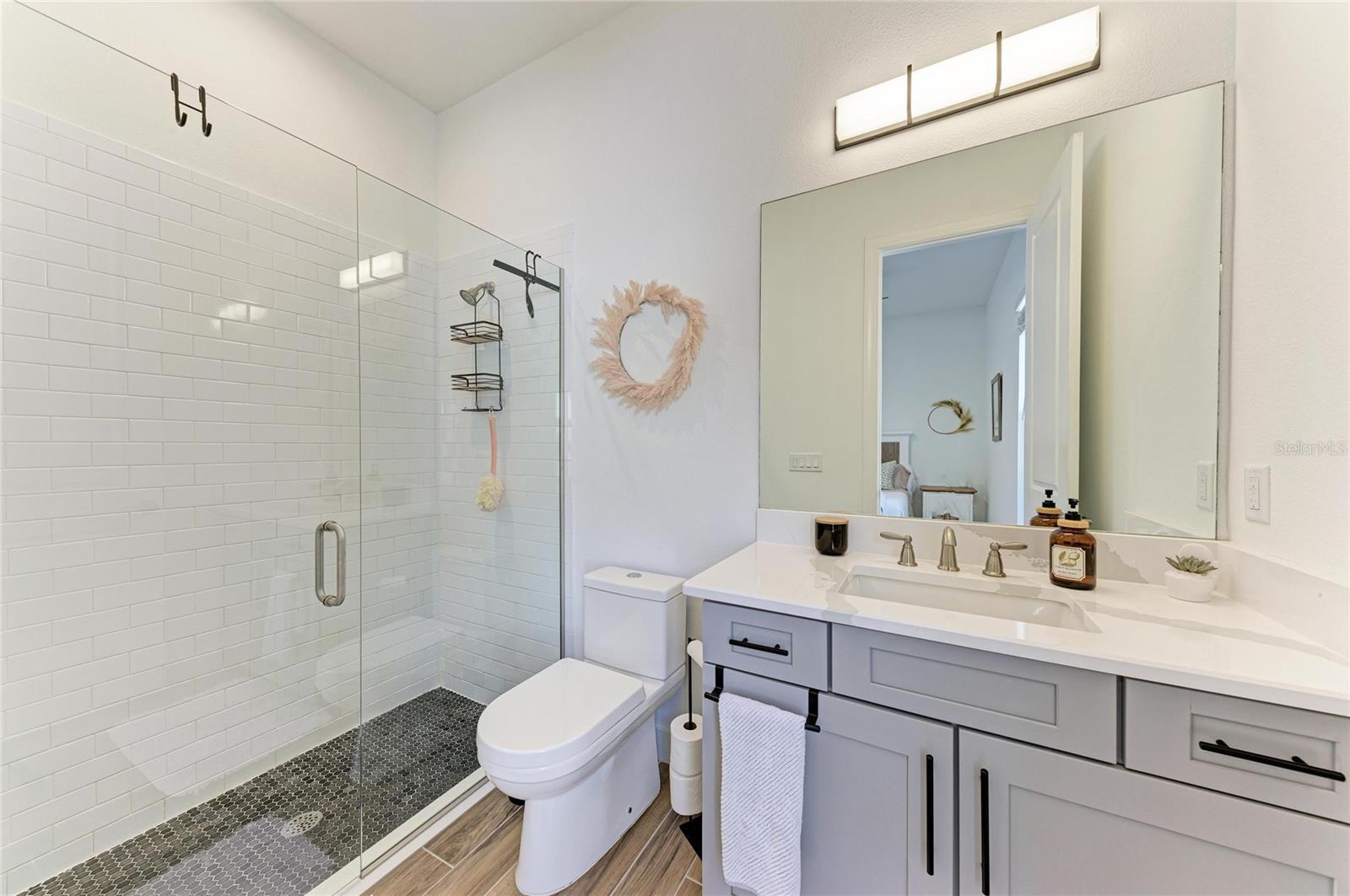 6261 MESA GLEN, Bradenton, FL 34203
