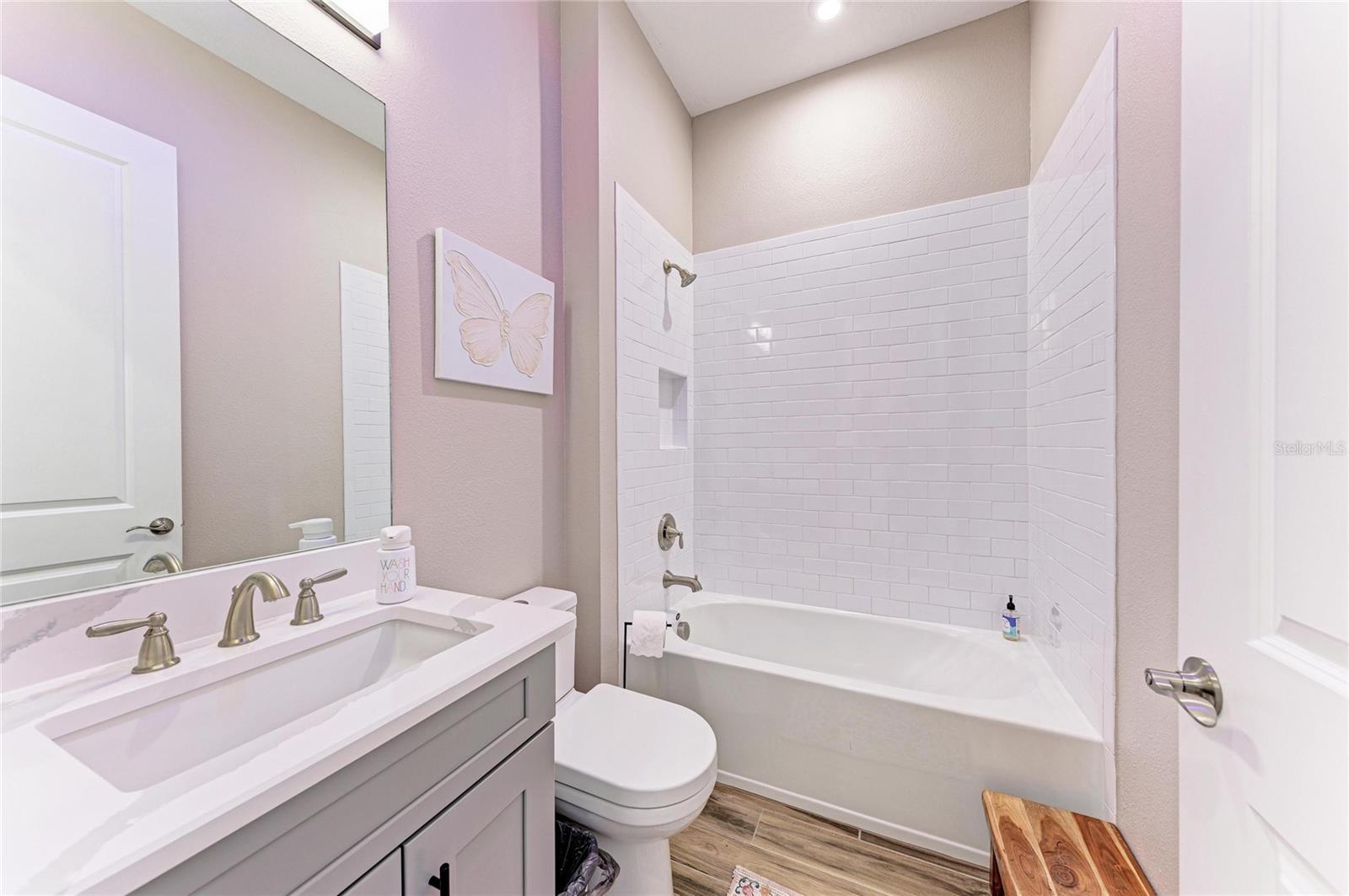 6261 MESA GLEN, Bradenton, FL 34203