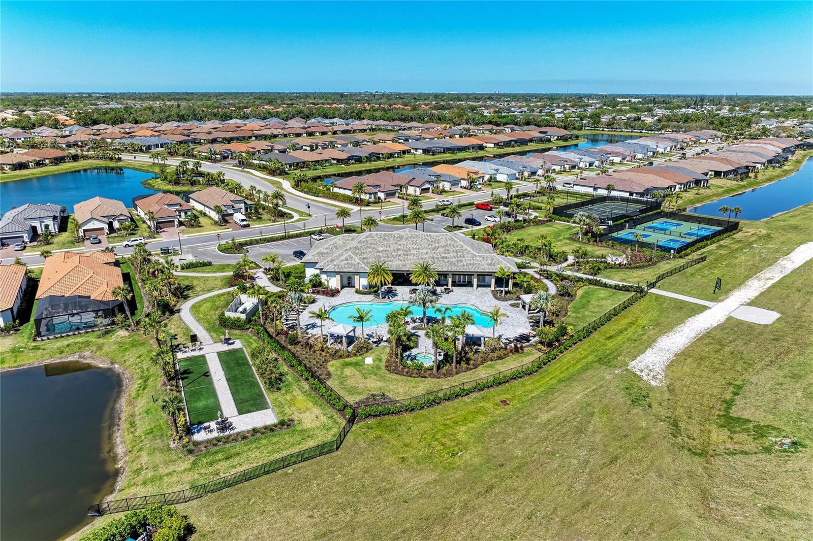6261 MESA GLEN, Bradenton, FL 34203