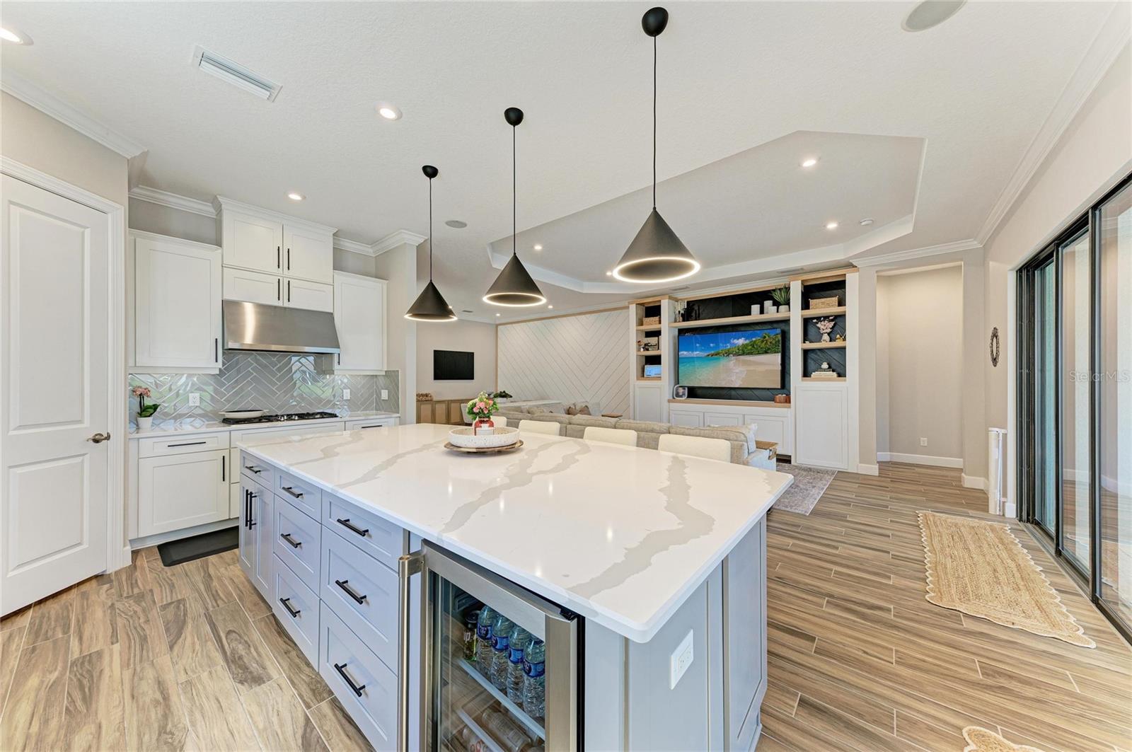 6261 MESA GLEN, Bradenton, FL 34203