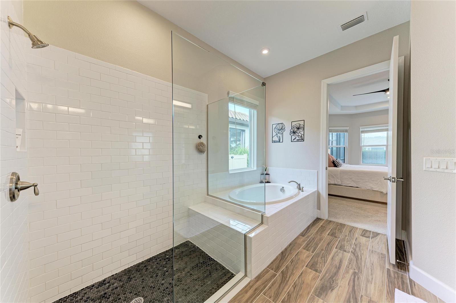 6261 MESA GLEN, Bradenton, FL 34203