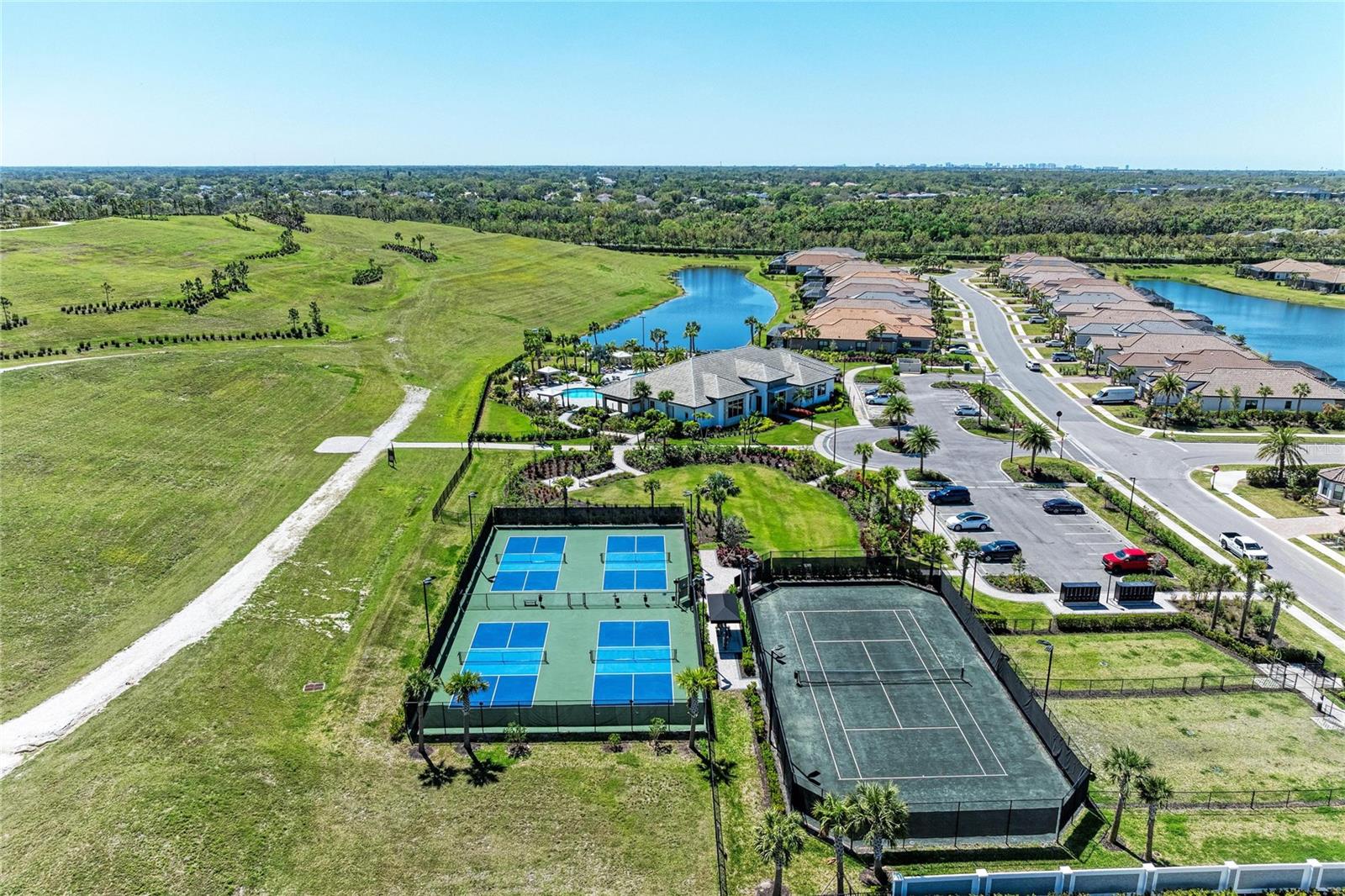 6261 MESA GLEN, Bradenton, FL 34203