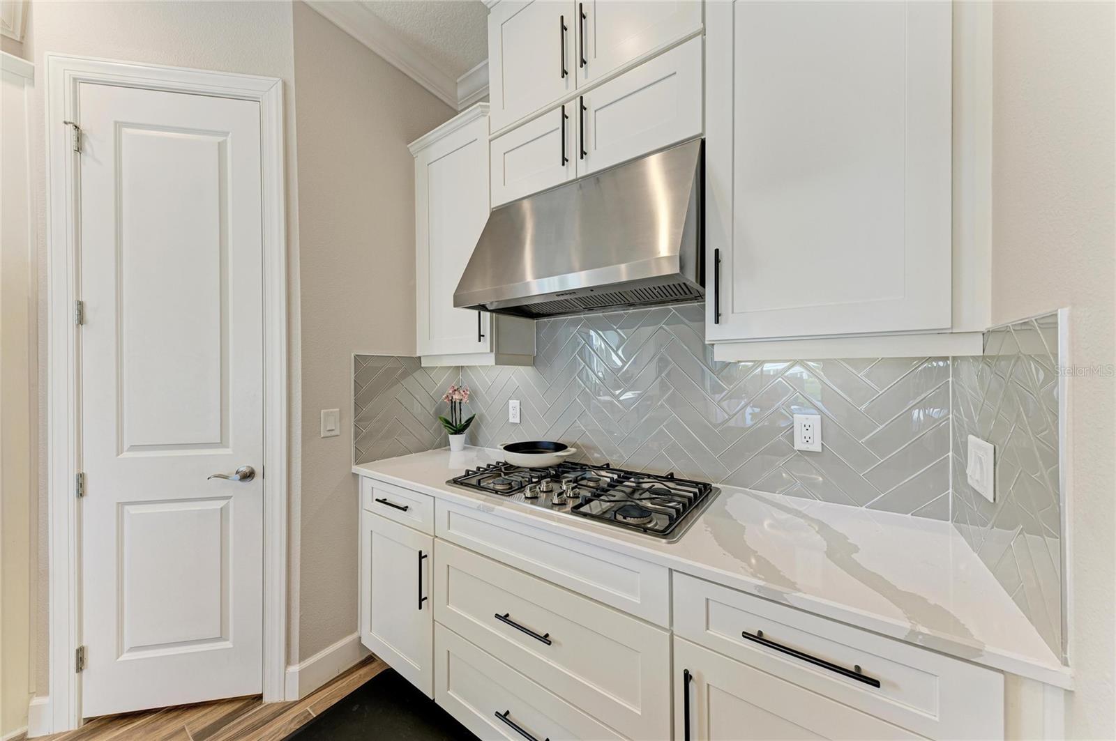 6261 MESA GLEN, Bradenton, FL 34203