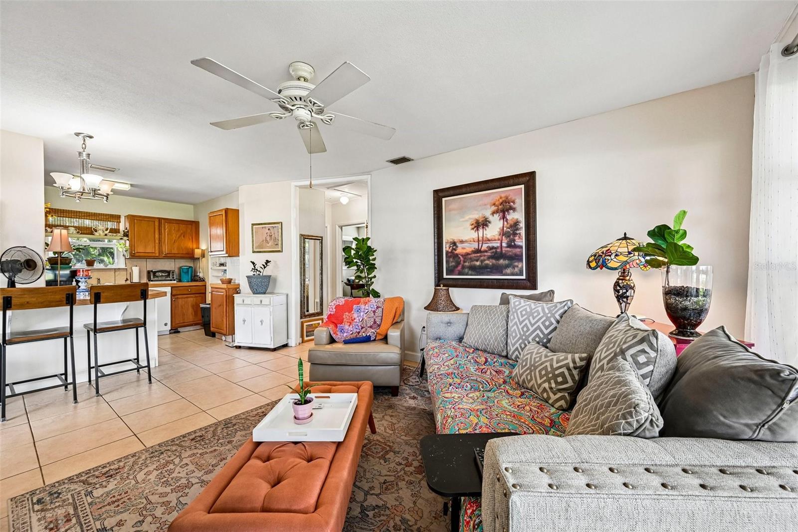 320 - Open plan living / kitchen