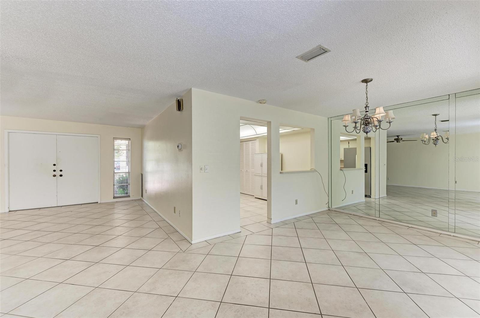 6954 W COUNTRY CLUB DRIVE N, Sarasota, FL 34243