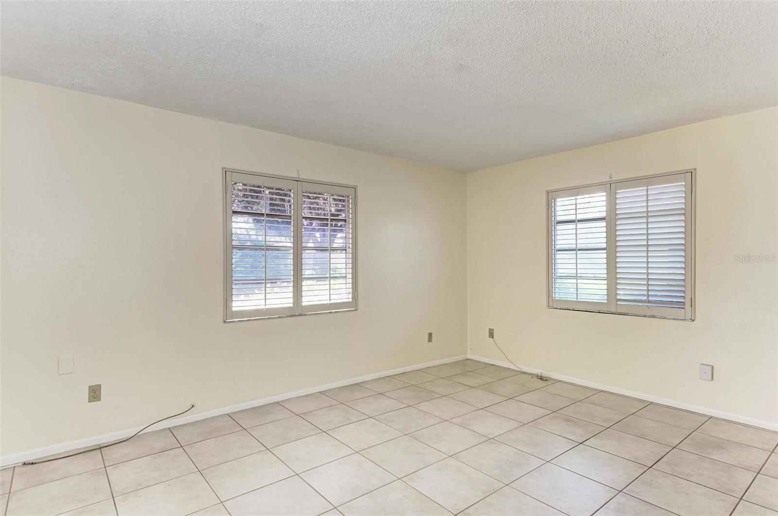 6954 W COUNTRY CLUB DRIVE N, Sarasota, FL 34243