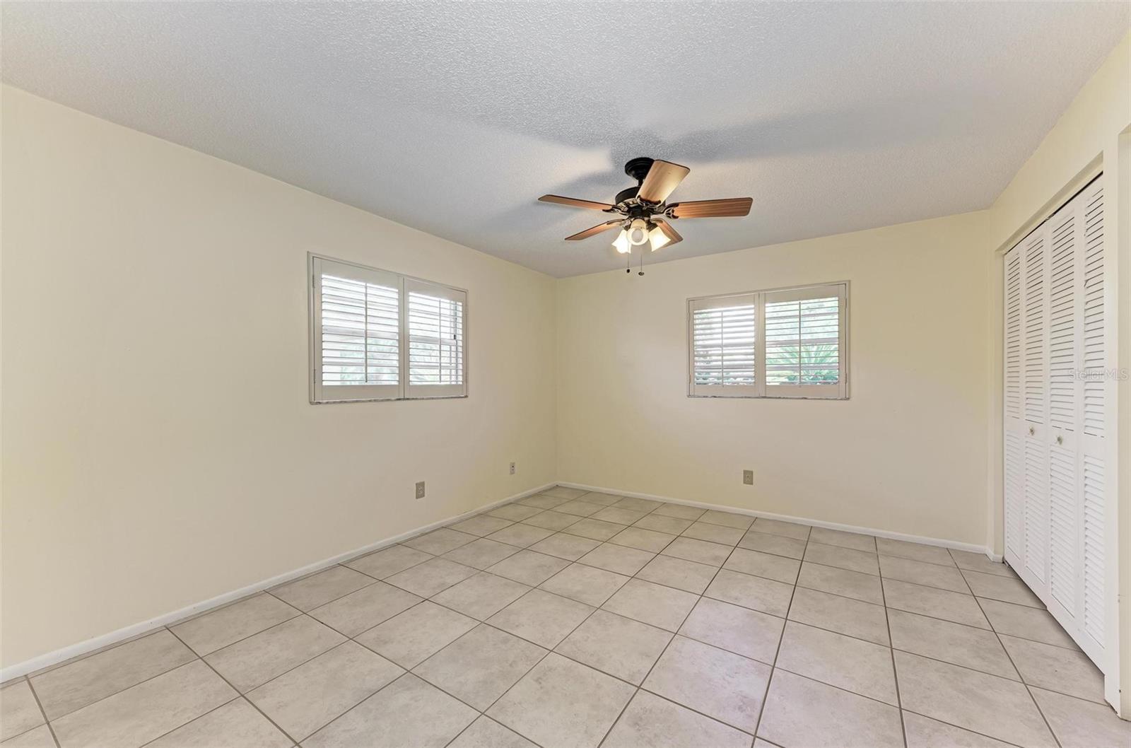 6954 W COUNTRY CLUB DRIVE N, Sarasota, FL 34243