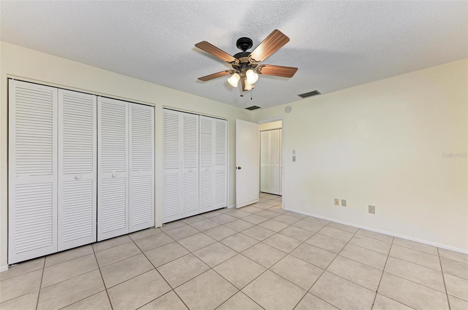 6954 W COUNTRY CLUB DRIVE N, Sarasota, FL 34243