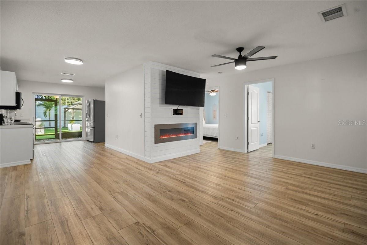 2201 54TH AVENUE DRIVE W, Bradenton, FL 34207