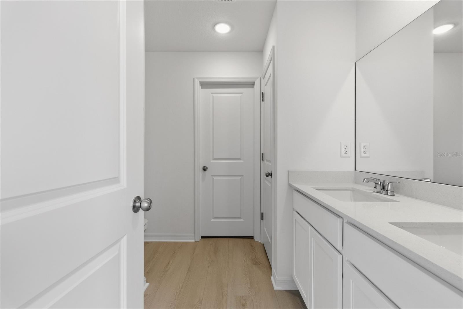 Primary en-suite with walk in closet