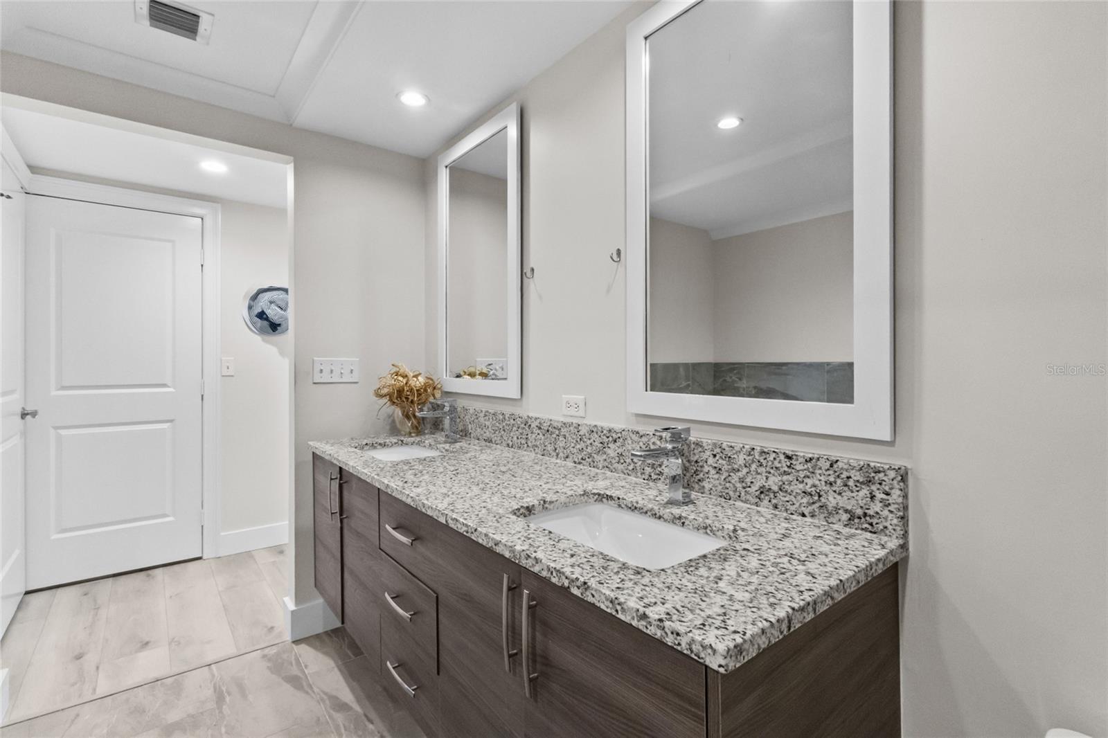 1350 MAIN STREET, #704, Sarasota, FL 34236