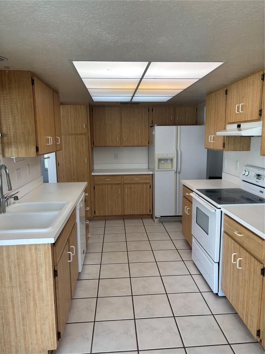 4202 PASADENA CIRCLE, Sarasota, FL 34233