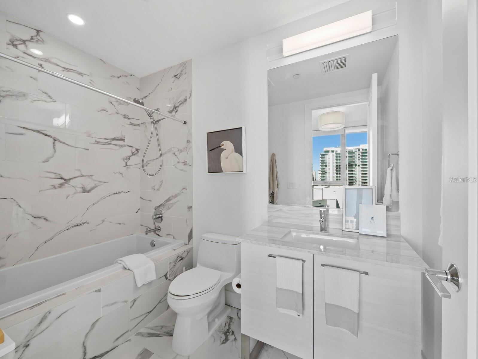 1155 N GULFSTREAM AVENUE, #906, Sarasota, FL 34236