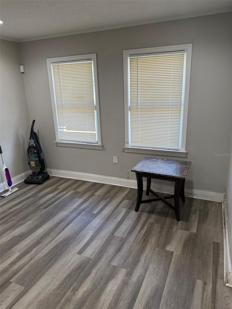 4915 W BARTLETT DRIVE, Tampa, FL 33603