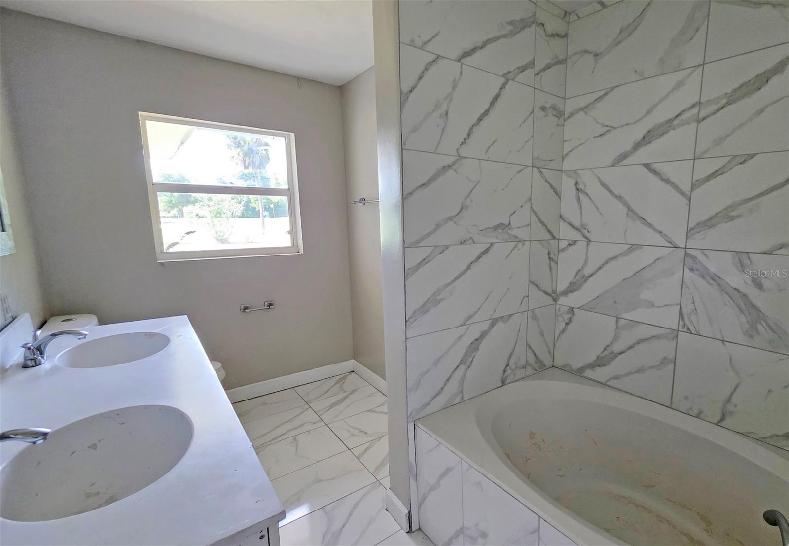 Bathroom 1 with combo shower/tub