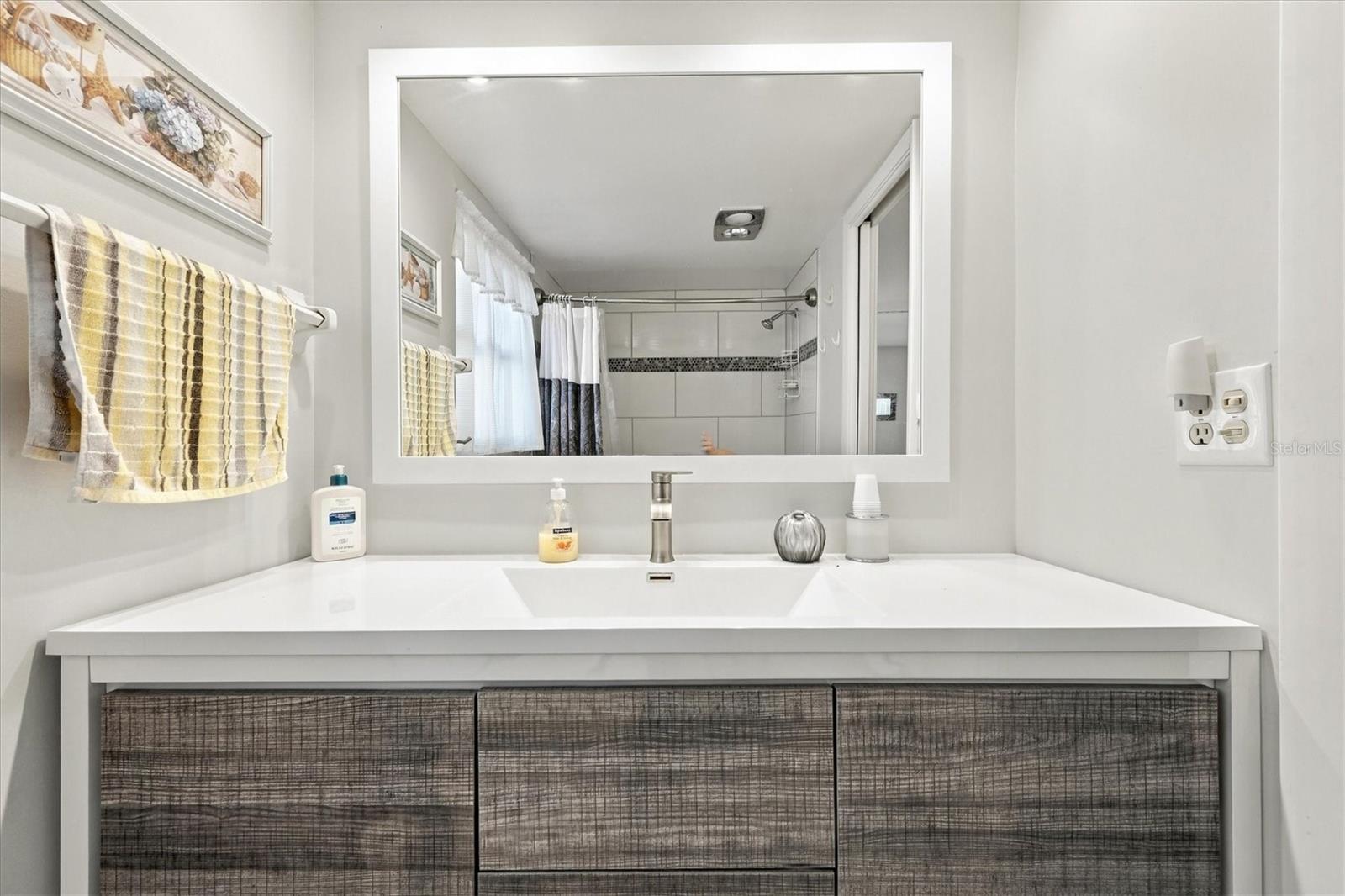 7405 W COUNTRY CLUB DRIVE N, #104, Sarasota, FL 34243