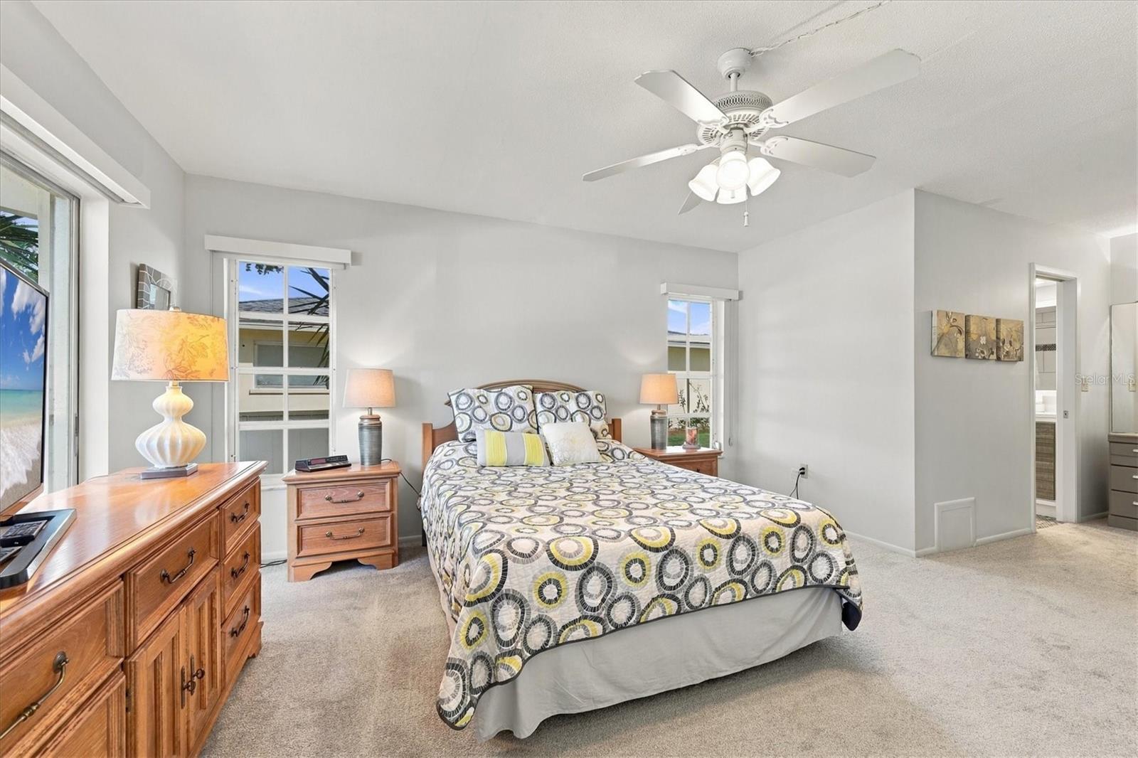 7405 W COUNTRY CLUB DRIVE N, #104, Sarasota, FL 34243
