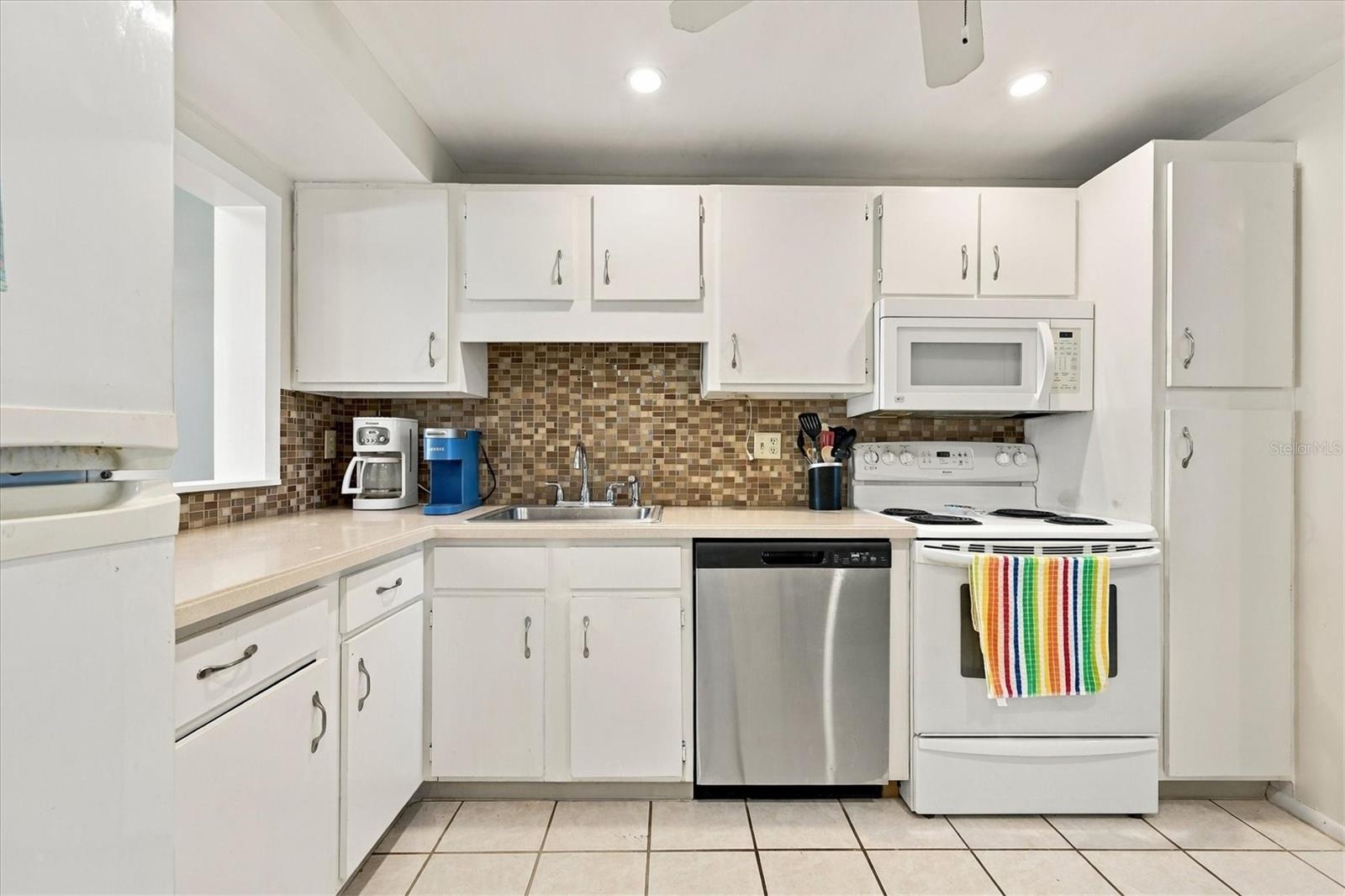 7405 W COUNTRY CLUB DRIVE N, #104, Sarasota, FL 34243