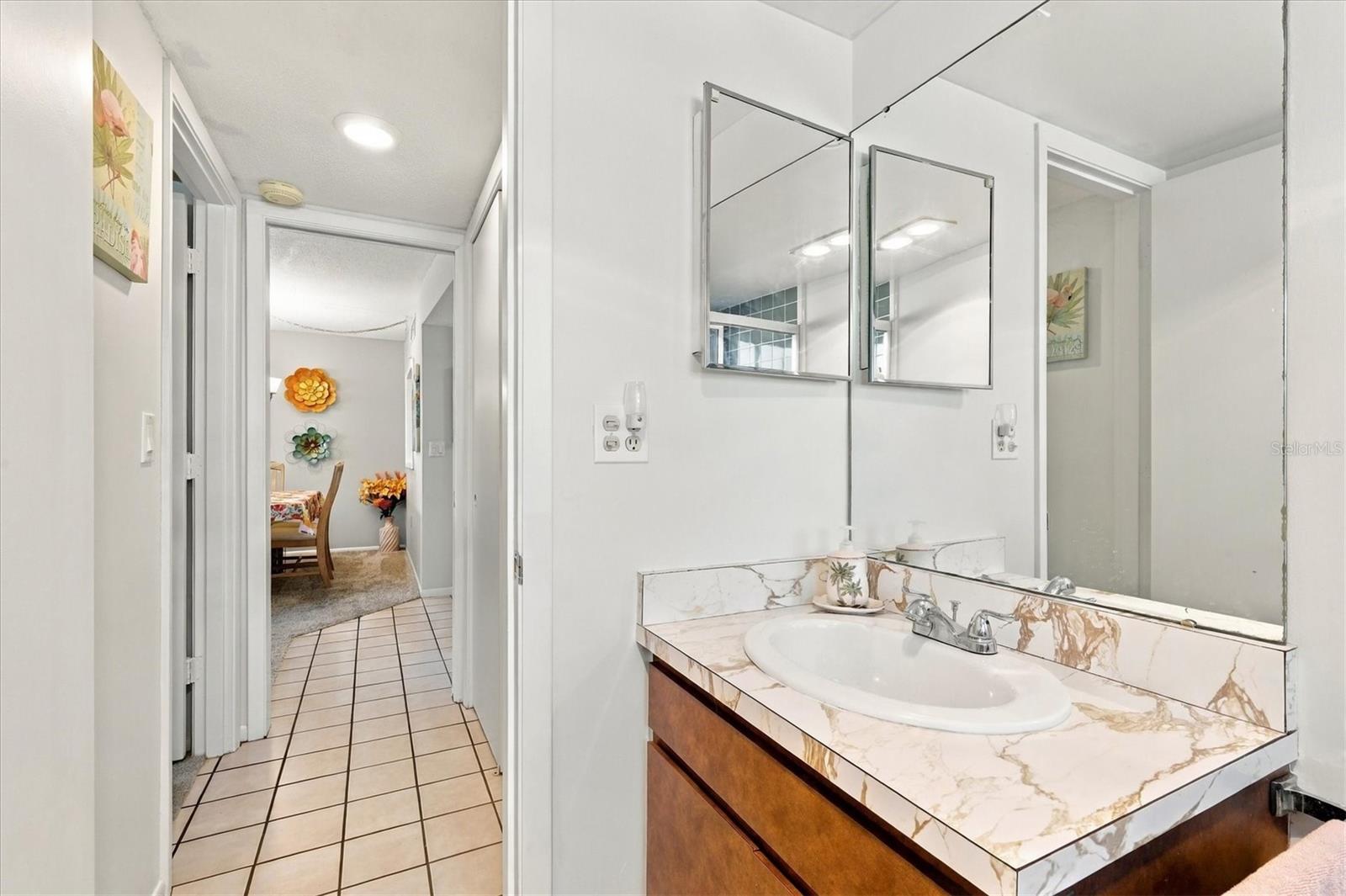 7405 W COUNTRY CLUB DRIVE N, #104, Sarasota, FL 34243