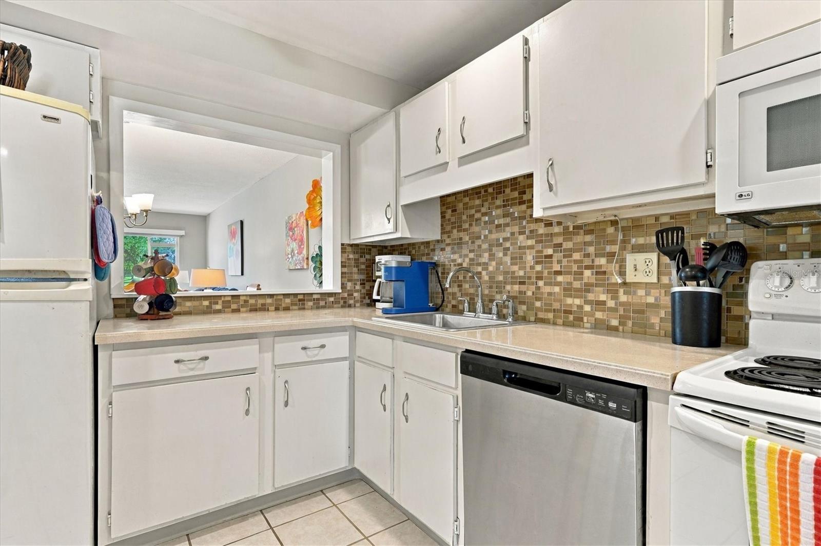 7405 W COUNTRY CLUB DRIVE N, #104, Sarasota, FL 34243