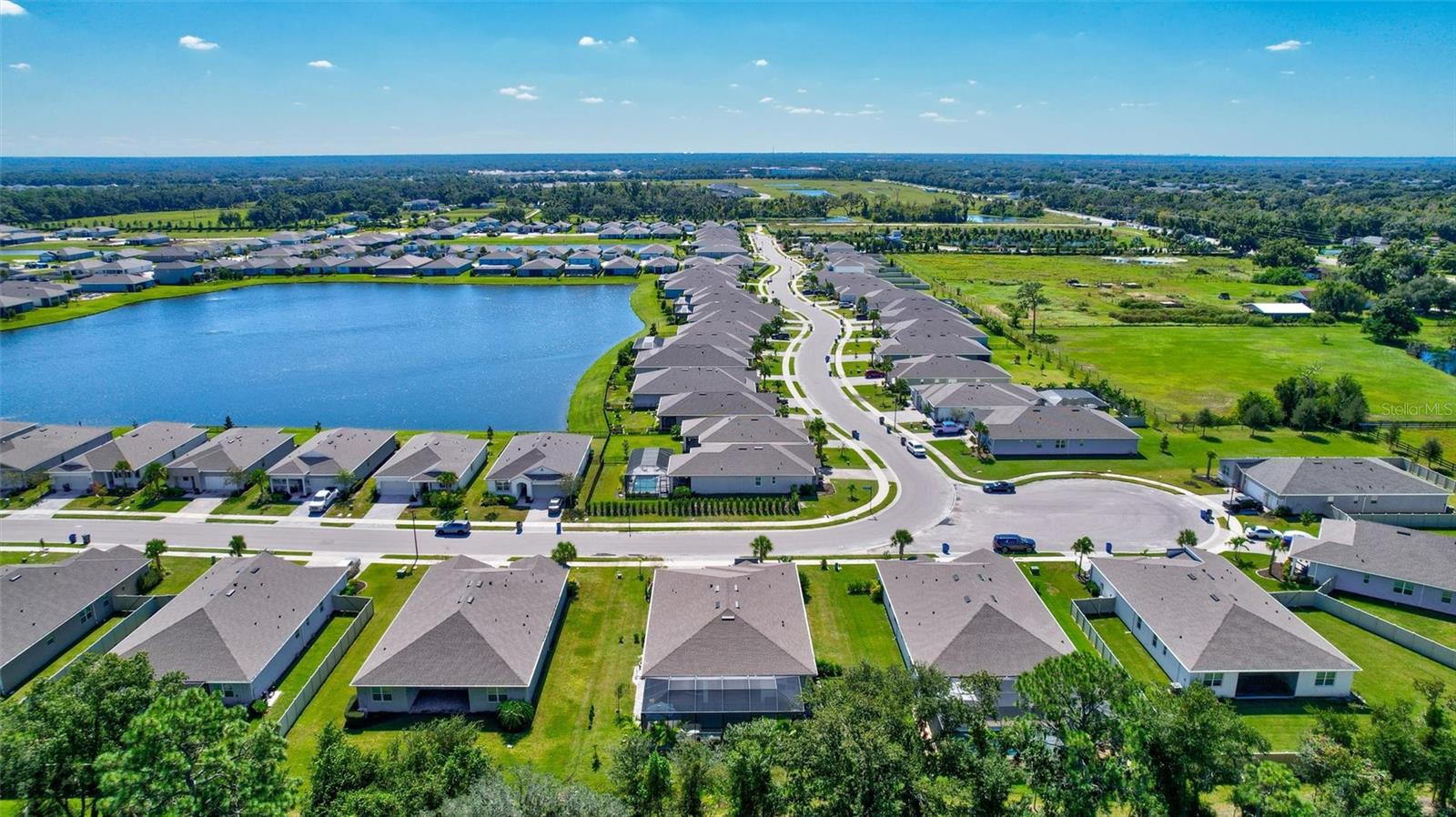 Tranquil Suburban Living - Close to everything!!