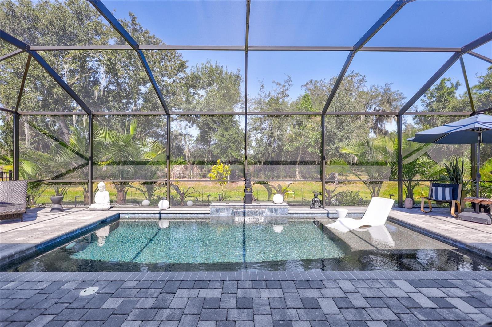 Sparkling Pool to enjoy - year round!
