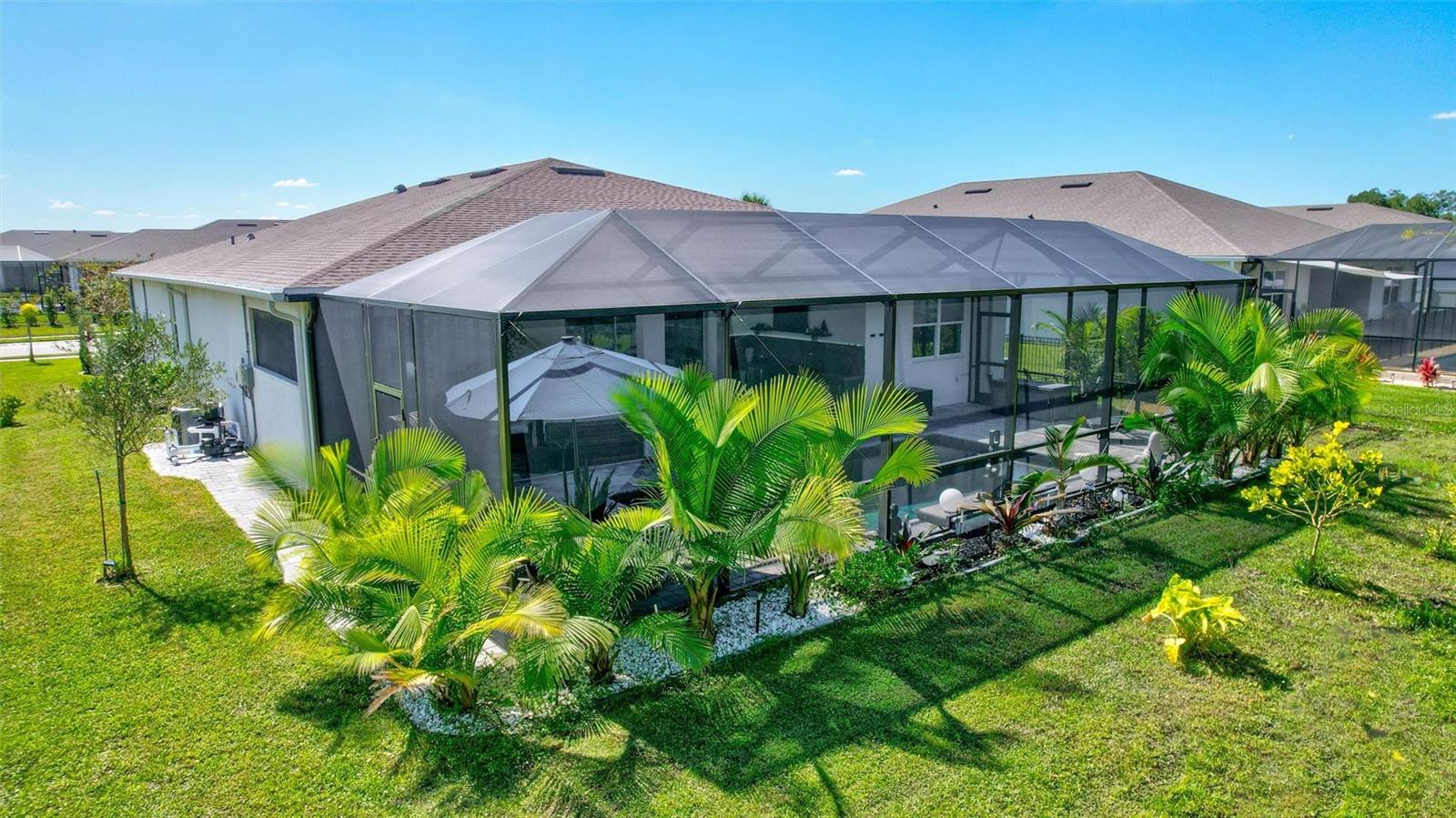 Expansive Lanai with Outdoor Kitchen and Built IN Kitchen/Bar
