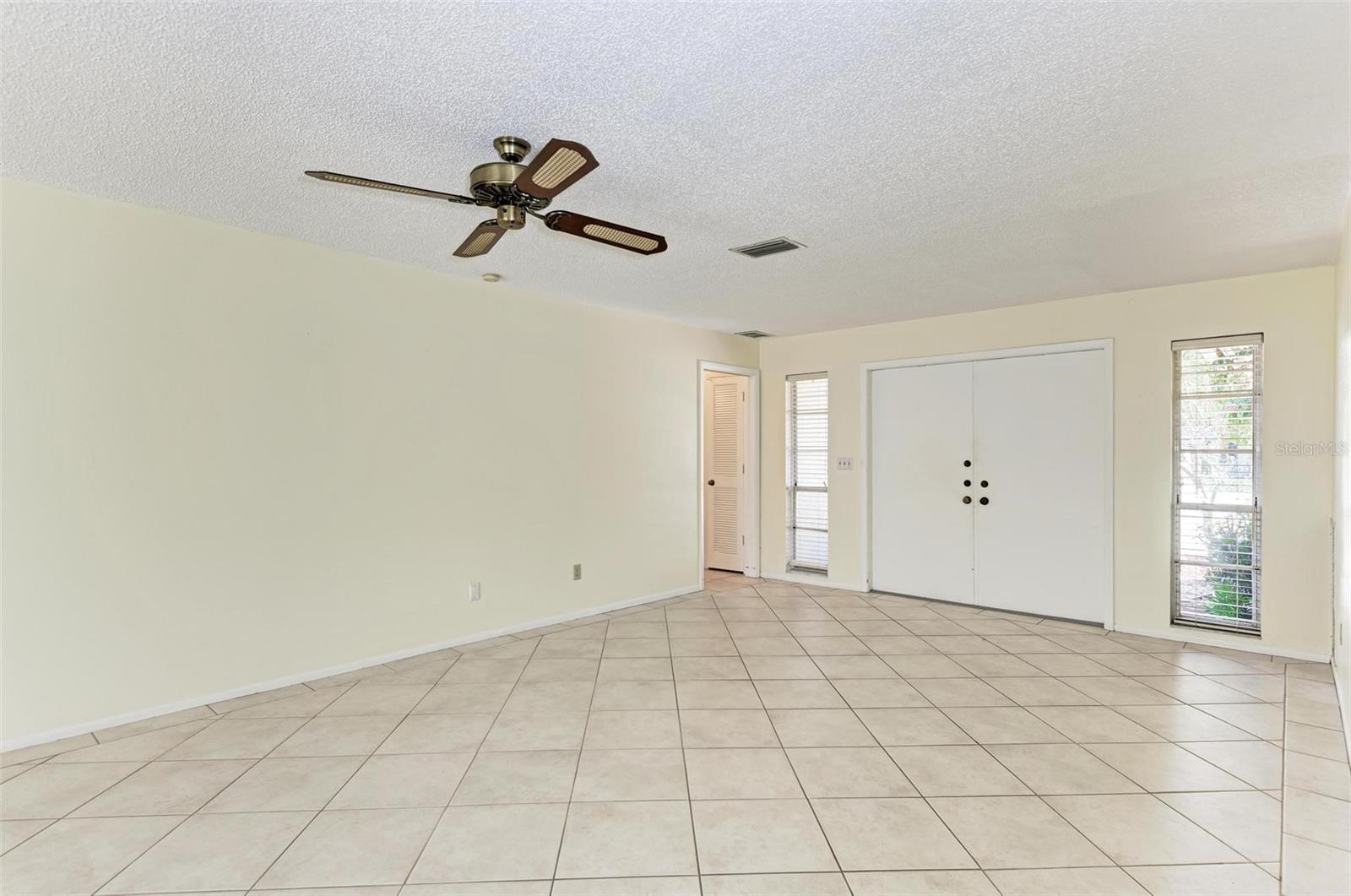6954 W COUNTRY CLUB DRIVE N, Sarasota, FL 34243