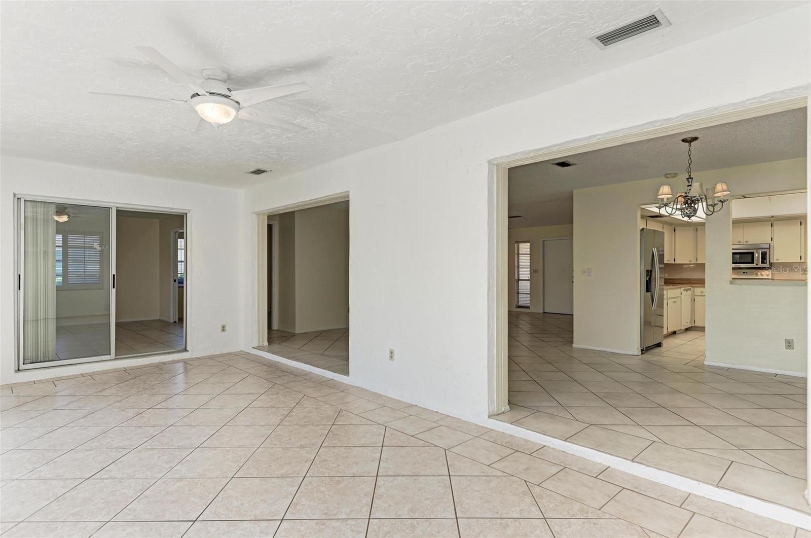 6954 W COUNTRY CLUB DRIVE N, Sarasota, FL 34243