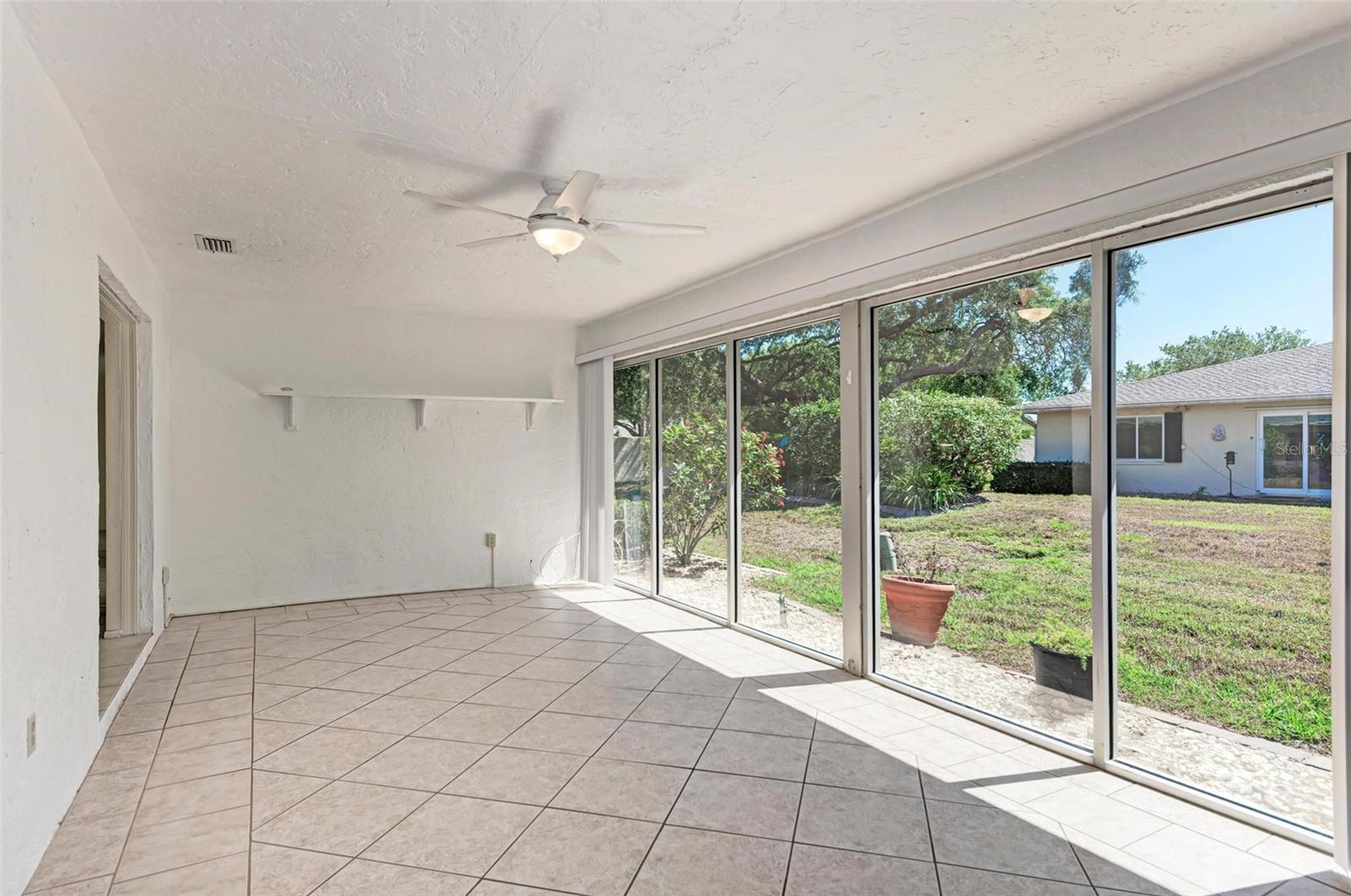 6954 W COUNTRY CLUB DRIVE N, Sarasota, FL 34243
