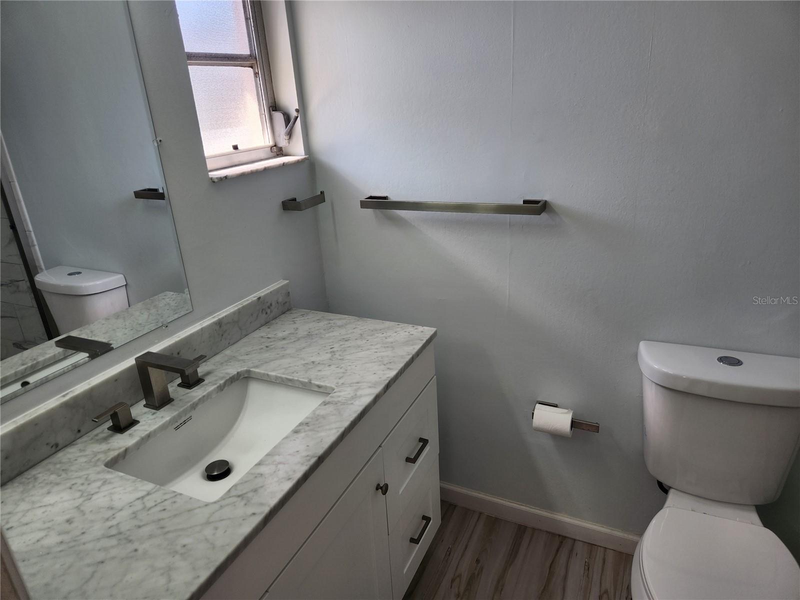 6954 W COUNTRY CLUB DRIVE N, Sarasota, FL 34243