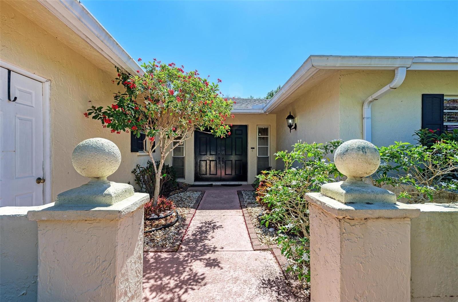 6954 W COUNTRY CLUB DRIVE N, Sarasota, FL 34243