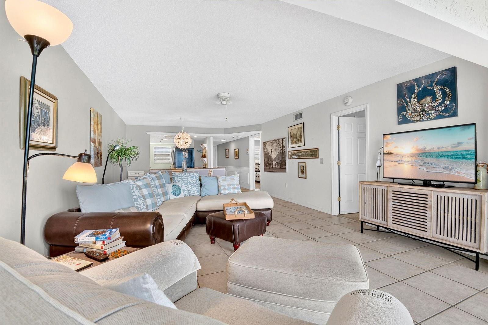 Facing into living area from bay view