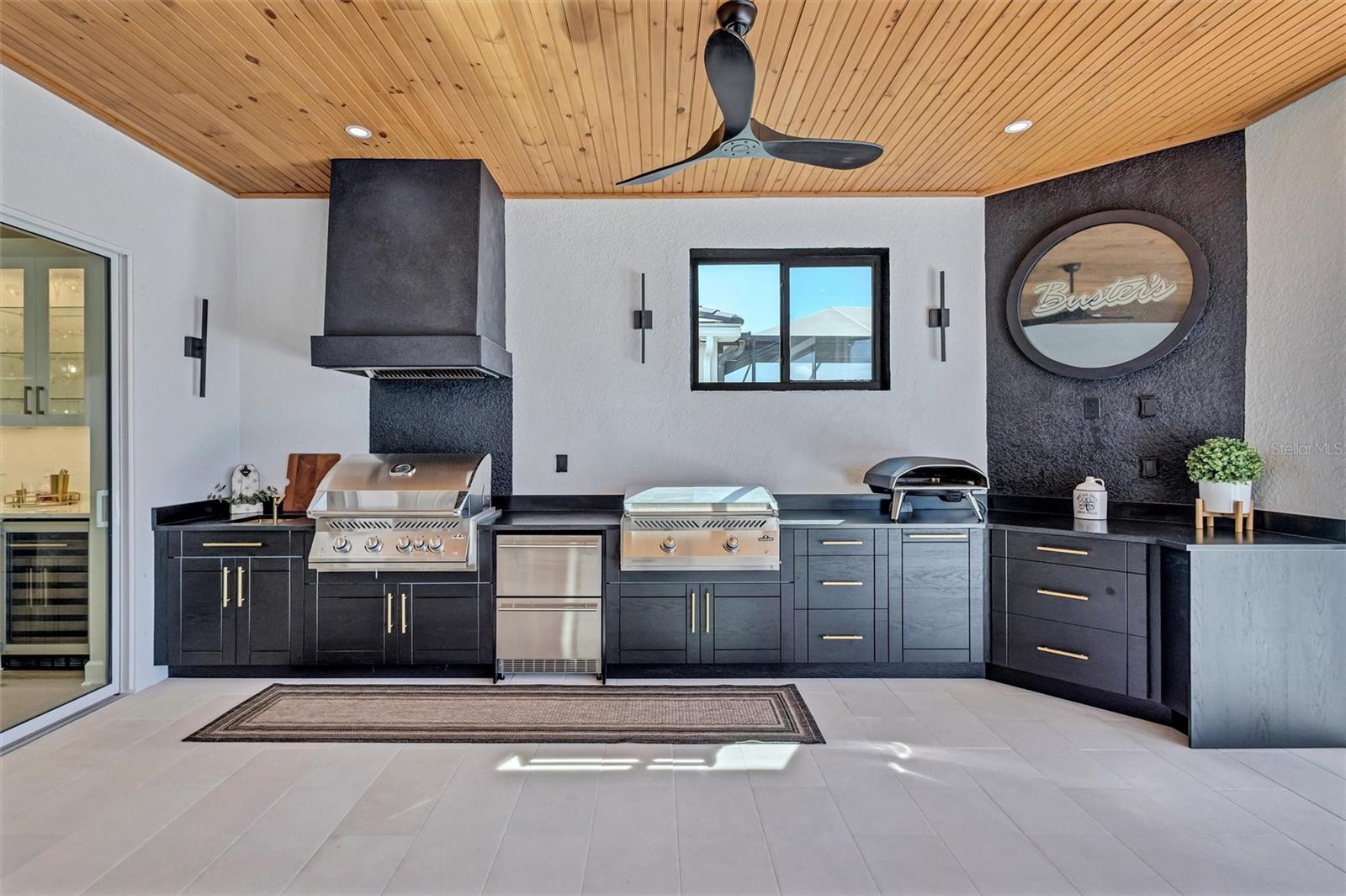 Outdoor kitchen