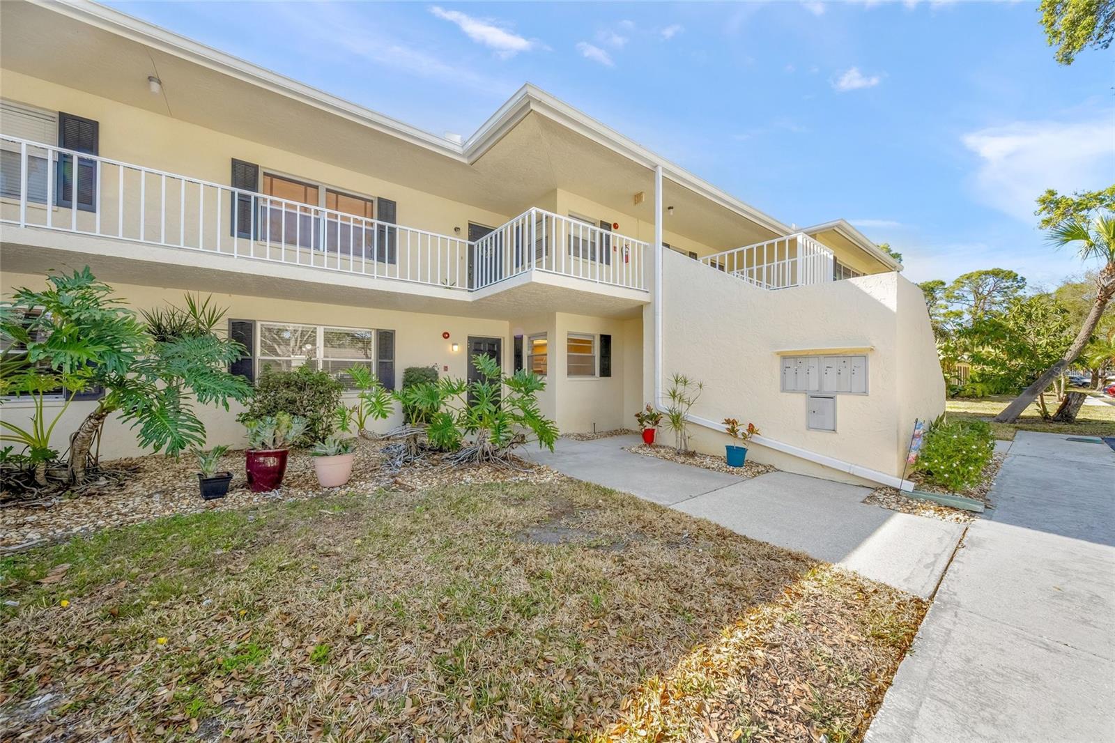 7860 PALM AIRE LANE, #105, Sarasota, FL 34243