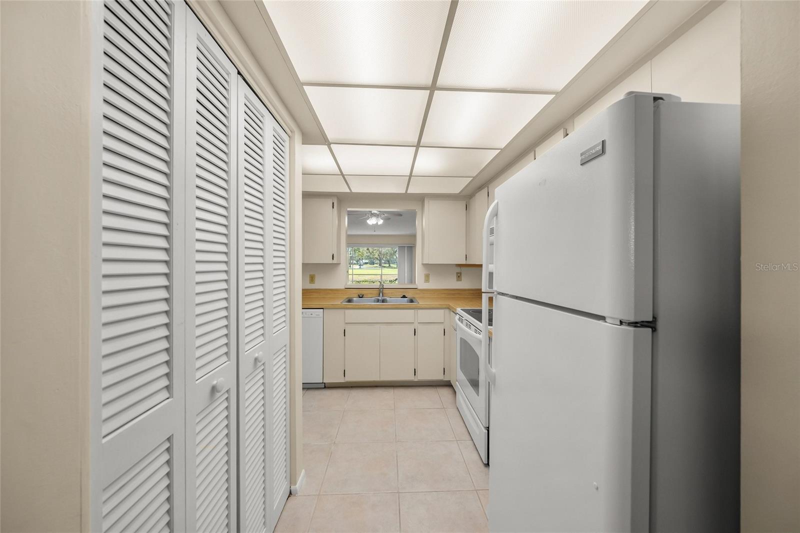 7860 PALM AIRE LANE, #105, Sarasota, FL 34243