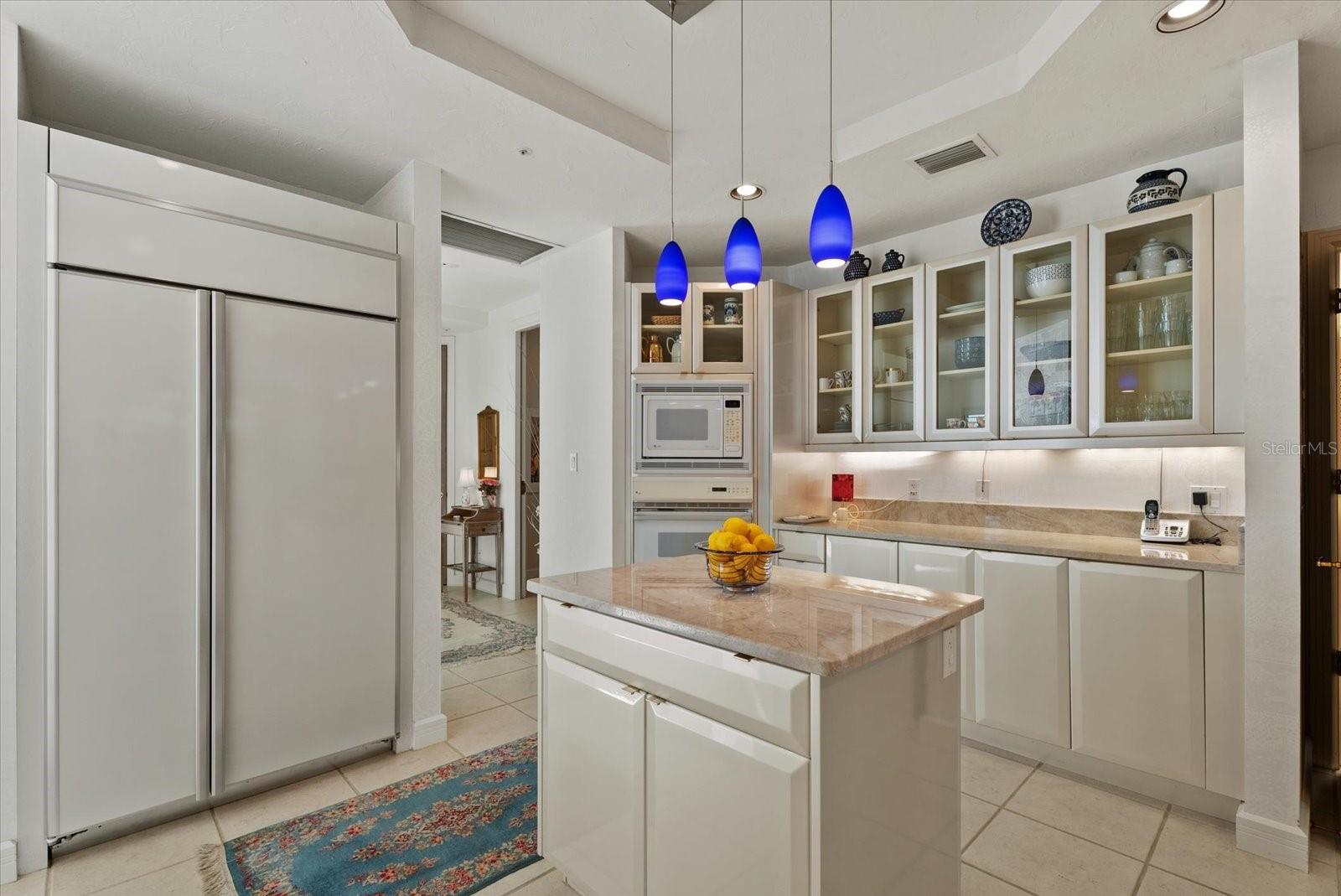 2165 GULF OF MEXICO DRIVE, #121, Longboat Key, FL 34228