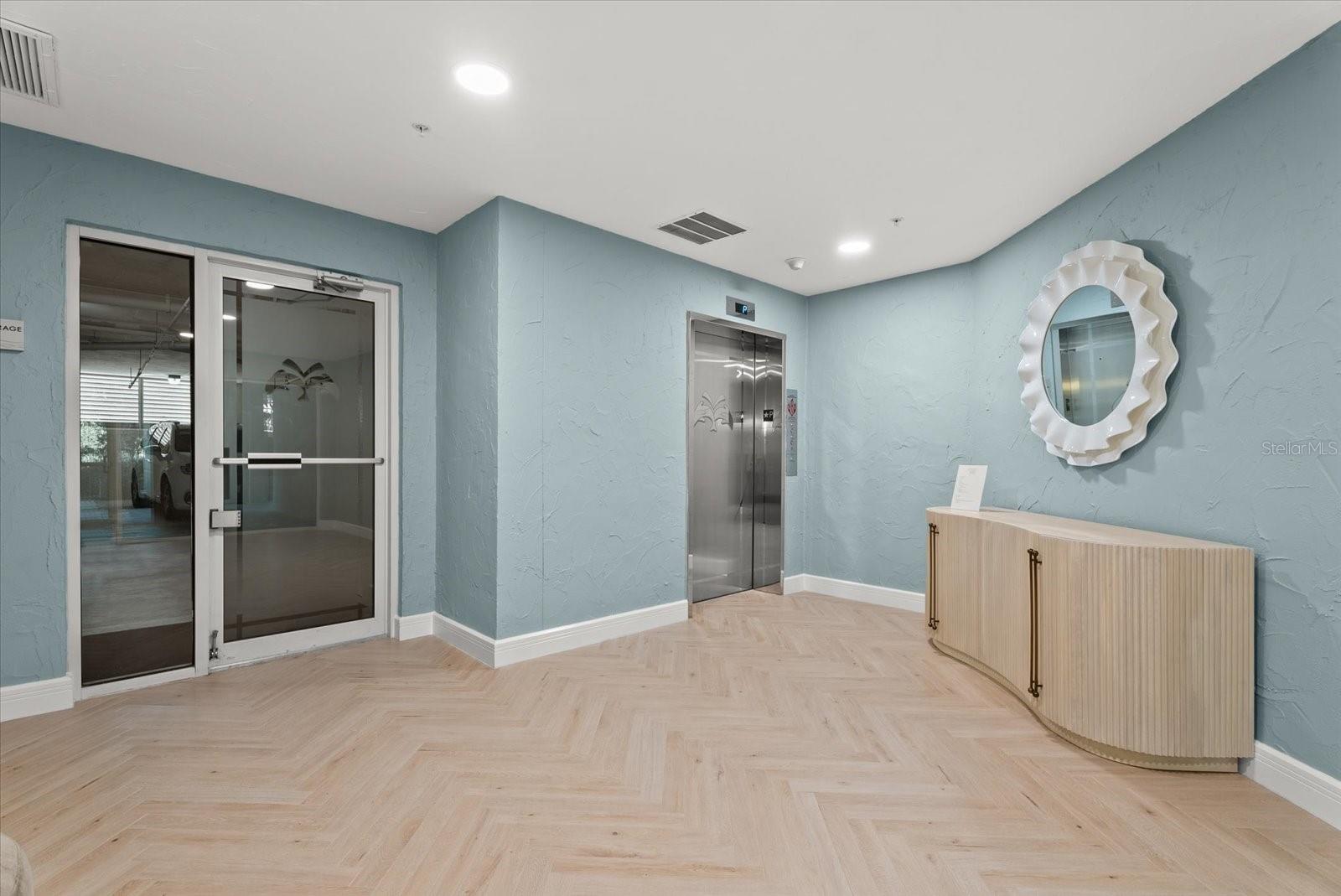 2165 GULF OF MEXICO DRIVE, #121, Longboat Key, FL 34228
