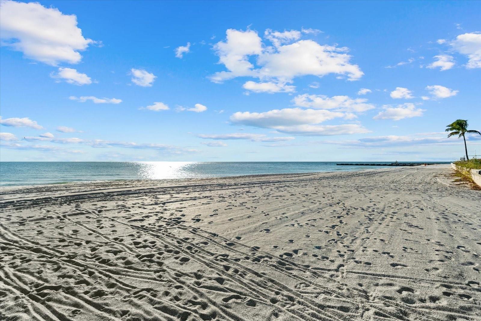 2165 GULF OF MEXICO DRIVE, #121, Longboat Key, FL 34228